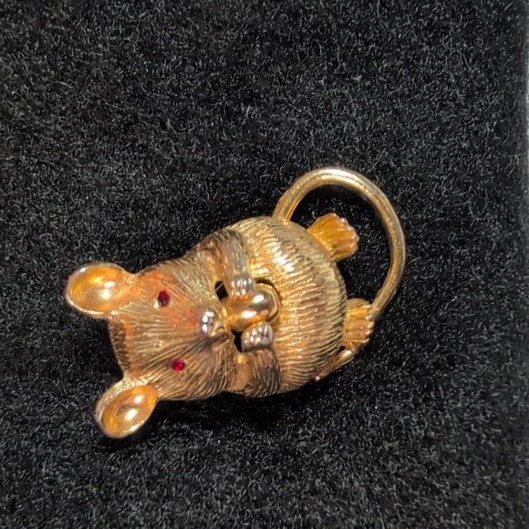 DeNicola Jewelry - DeNicola Vintage Gold Tone Mouse Broach